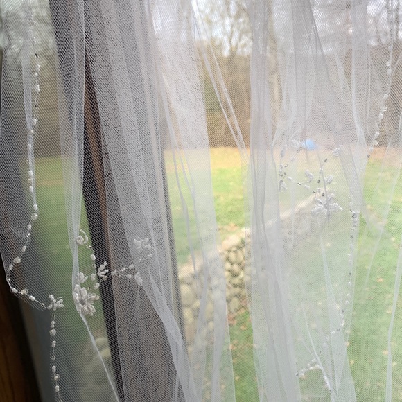 Tulle Veil - Picture 7 of 7